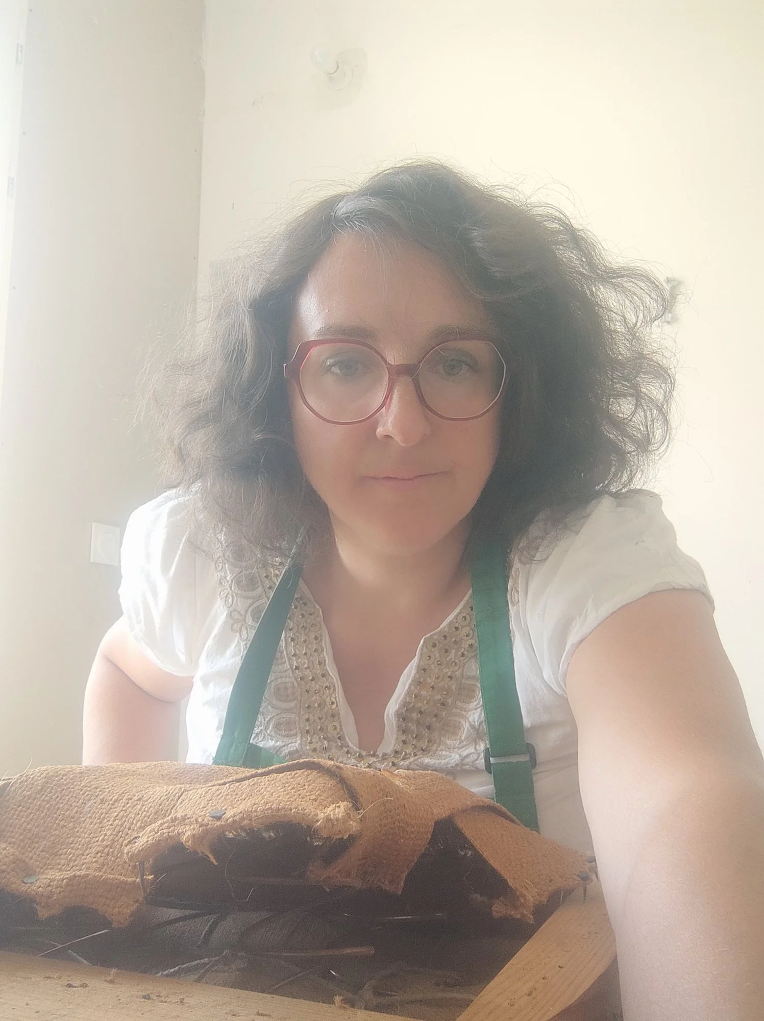 Portrait de Betty Baron, tapissière d'ameublement