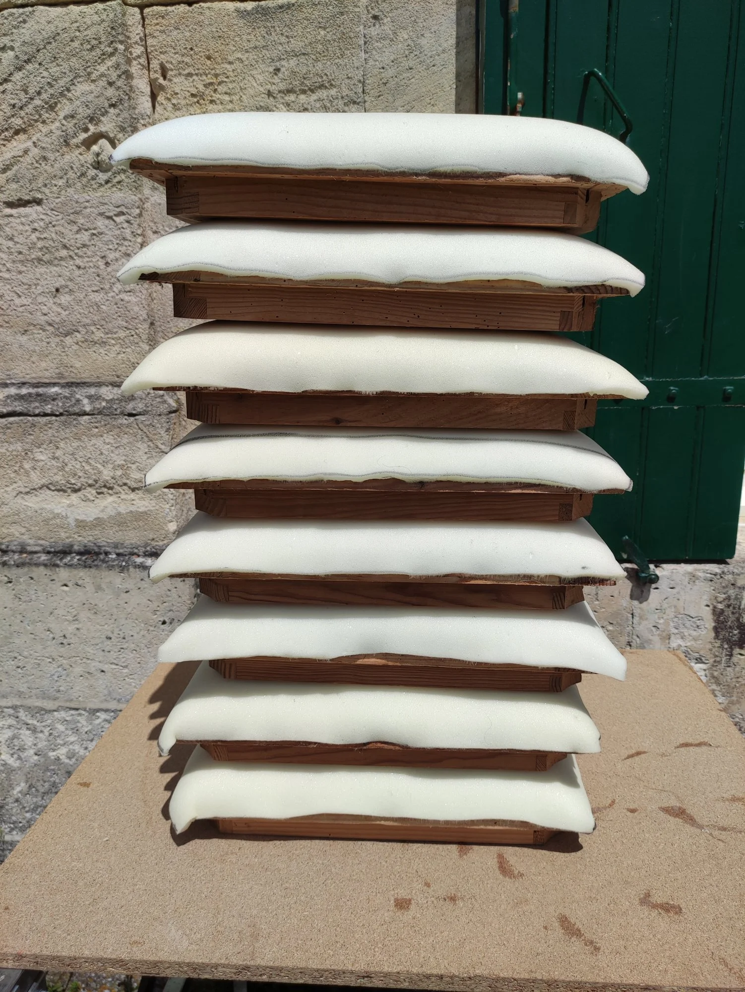 Huit chaises de salle à manger · garnissage
