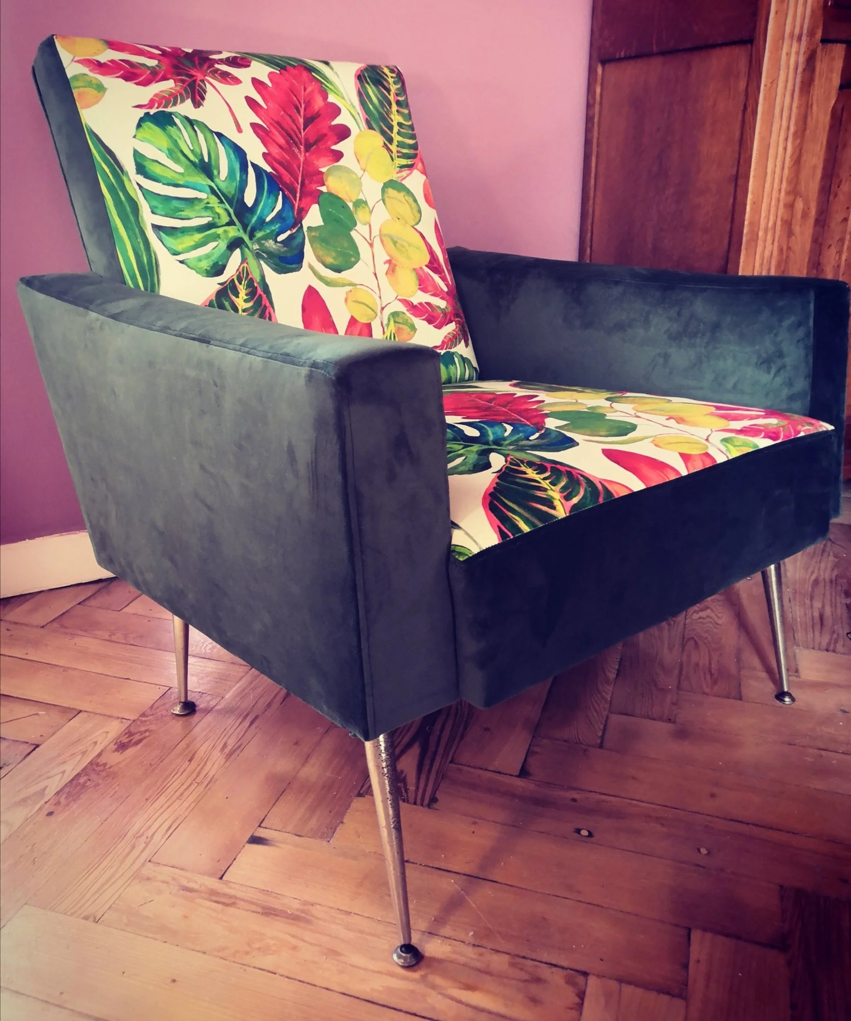 Fauteuil velours et tropical · après